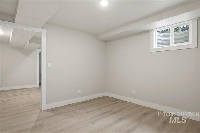 5231 N Sorrento Dr, Boise, ID 83704