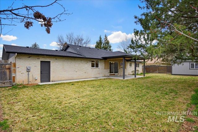 5231 N Sorrento Dr, Boise, ID 83704