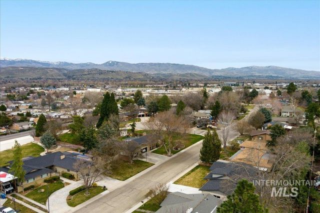 5231 N Sorrento Dr, Boise, ID 83704