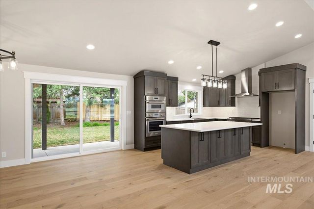 5231 N Sorrento Dr, Boise, ID 83704