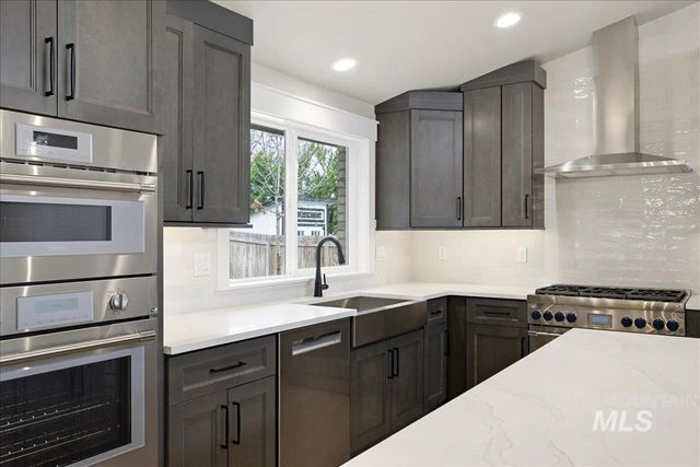 5231 N Sorrento Dr, Boise, ID 83704