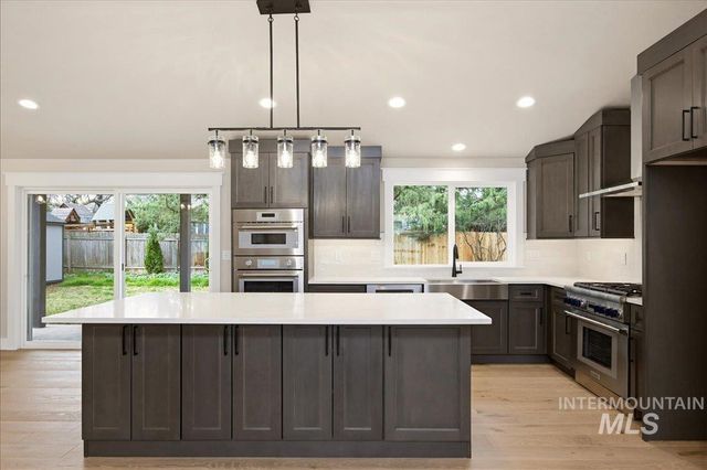 5231 N Sorrento Dr, Boise, ID 83704