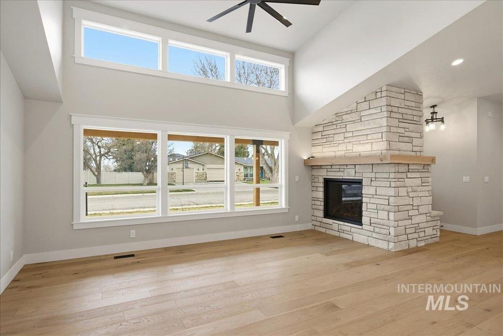 5231 N Sorrento Dr, Boise, ID 83704 photo 3