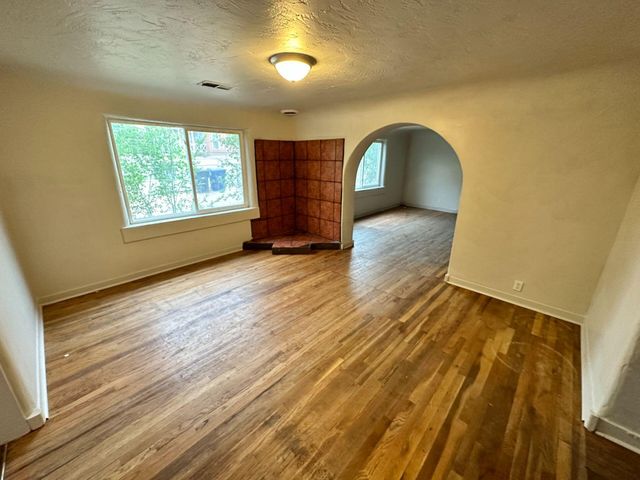 1011 Edith Blvd NE B-D, Albuquerque, NM 87102