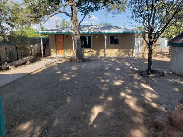 1011 Edith Blvd NE B-D, Albuquerque, NM 87102