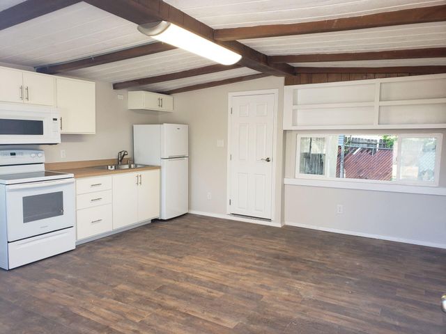 1011 Edith Blvd NE B-D, Albuquerque, NM 87102