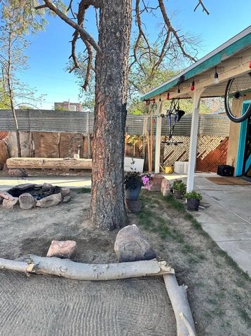 1011 Edith Blvd NE B-D, Albuquerque, NM 87102