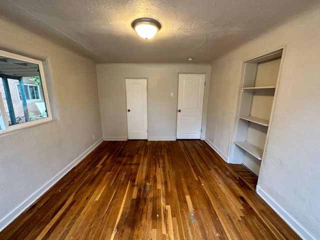 1011 Edith Blvd NE B-D, Albuquerque, NM 87102