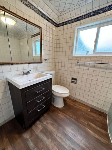 1011 Edith Blvd NE B-D, Albuquerque, NM 87102