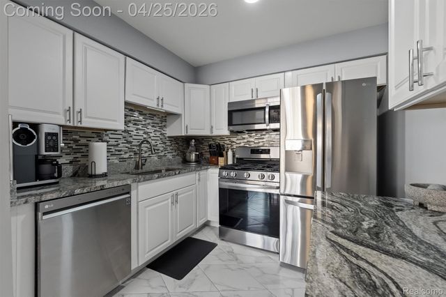 1708 Brentwood Drive, Troy, MI 48098