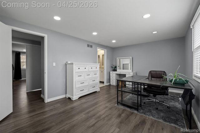 1708 Brentwood Drive, Troy, MI 48098