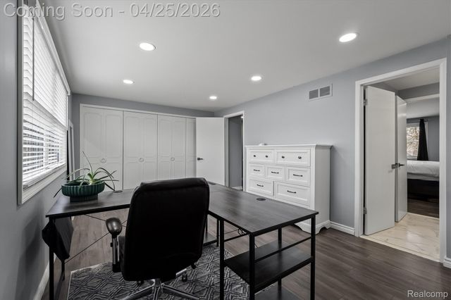 1708 Brentwood Drive, Troy, MI 48098