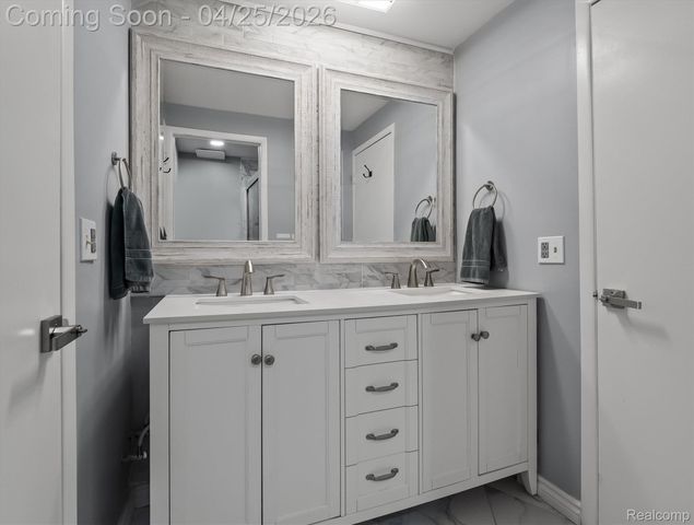 1708 Brentwood Drive, Troy, MI 48098