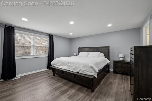 1708 Brentwood Drive, Troy, MI 48098