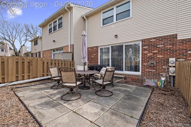1708 Brentwood Drive, Troy, MI 48098