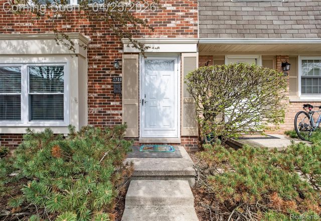 1708 Brentwood Drive, Troy, MI 48098