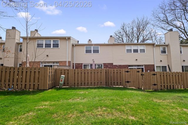 1708 Brentwood Drive, Troy, MI 48098