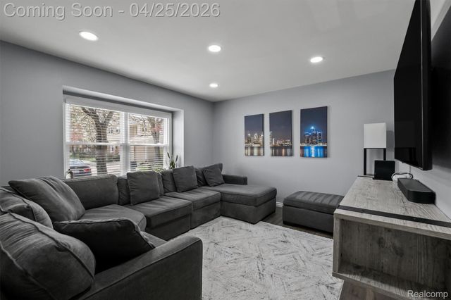 1708 Brentwood Drive, Troy, MI 48098