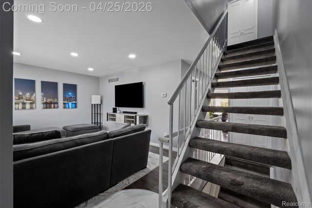 1708 Brentwood Drive, Troy, MI 48098
