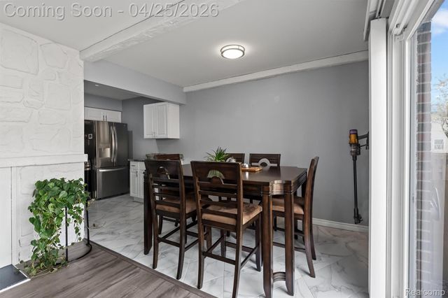1708 Brentwood Drive, Troy, MI 48098