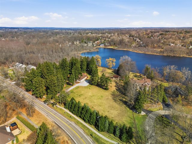 6150 Willow Road, West Bloomfield, MI 48324