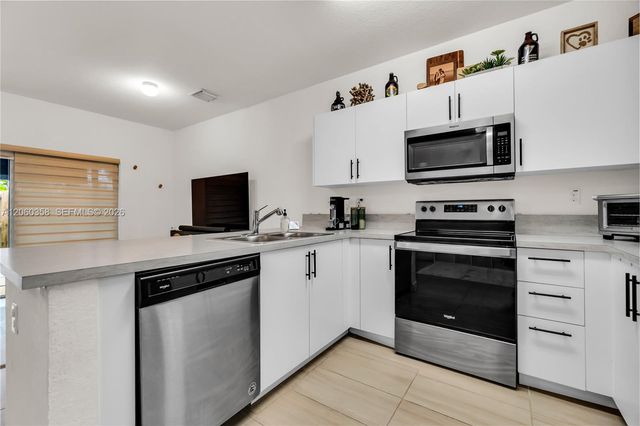 412 NW 12th Ave, Florida City, FL 33034