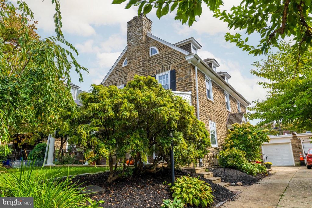 3318 W QUEEN LN, Philadelphia, PA 19129