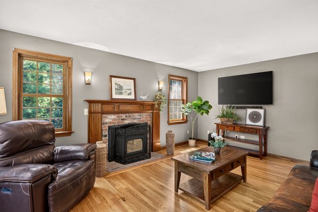 20 Vesper Drive, Bourne, MA 02559