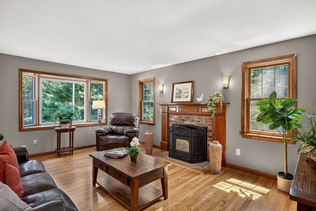 20 Vesper Drive, Bourne, MA 02559