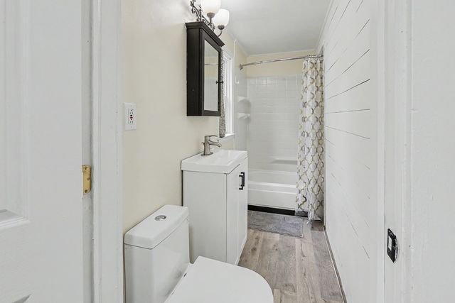 1810 E Walnut Street, Des Moines, IA 50316