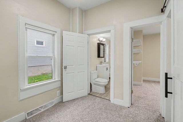 1810 E Walnut Street, Des Moines, IA 50316