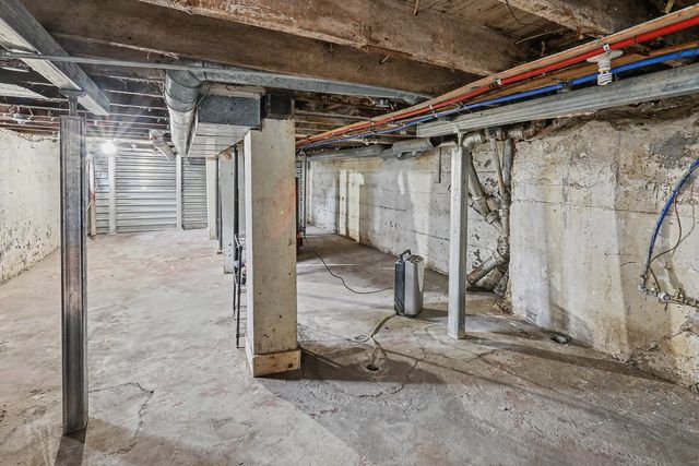 1810 E Walnut Street, Des Moines, IA 50316