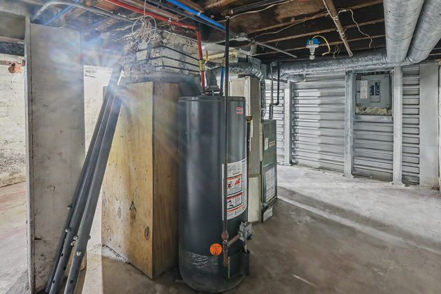 1810 E Walnut Street, Des Moines, IA 50316