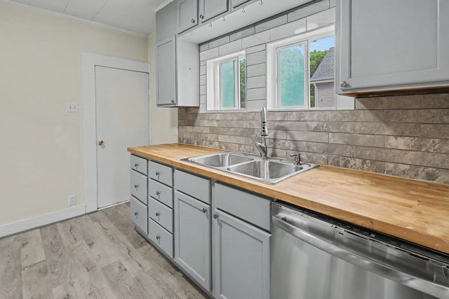 1810 E Walnut Street, Des Moines, IA 50316