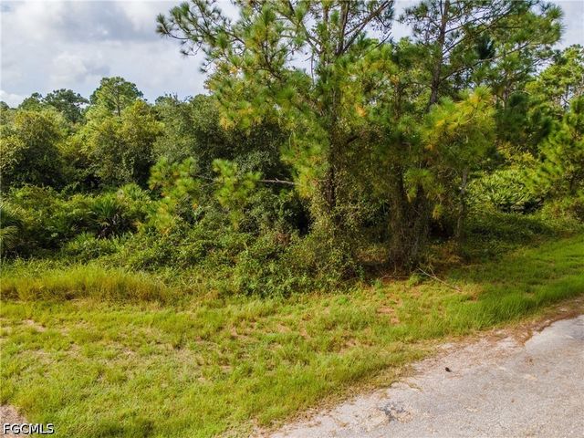 1068 Belmont ST E, Lehigh Acres, FL 33974