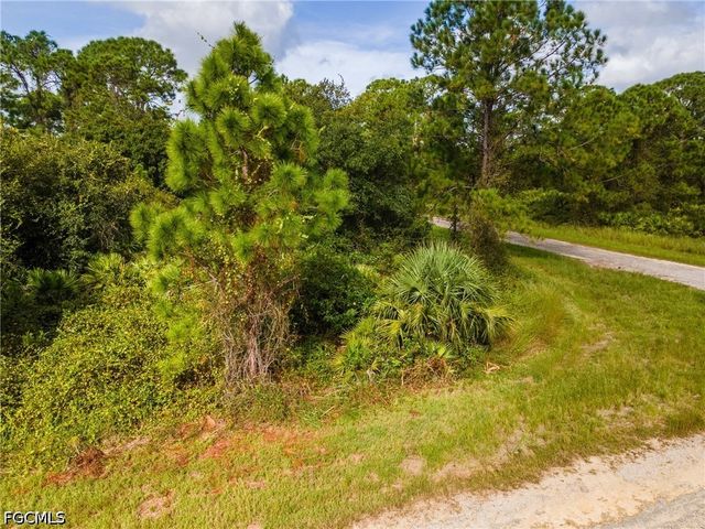 1068 Belmont ST E, Lehigh Acres, FL 33974