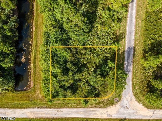 1068 Belmont ST E, Lehigh Acres, FL 33974