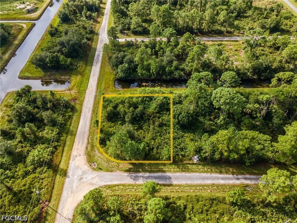 1068 Belmont ST E, Lehigh Acres, FL 33974