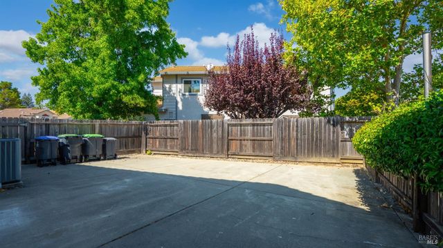 124 Cannes Ct, Fairfield, CA 94534