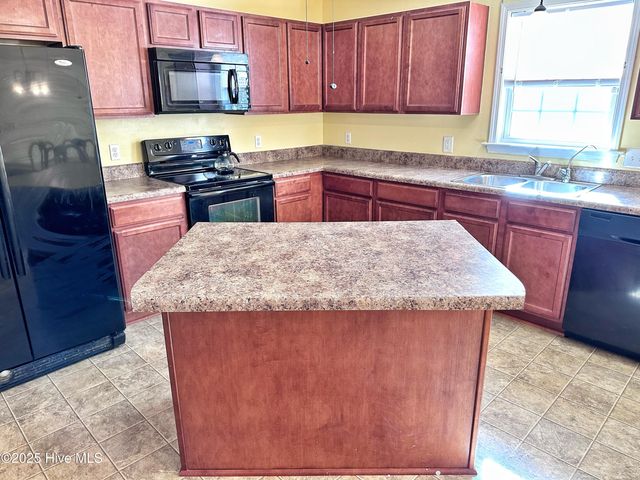 202 Scout Lane, Chinquapin, NC 28521