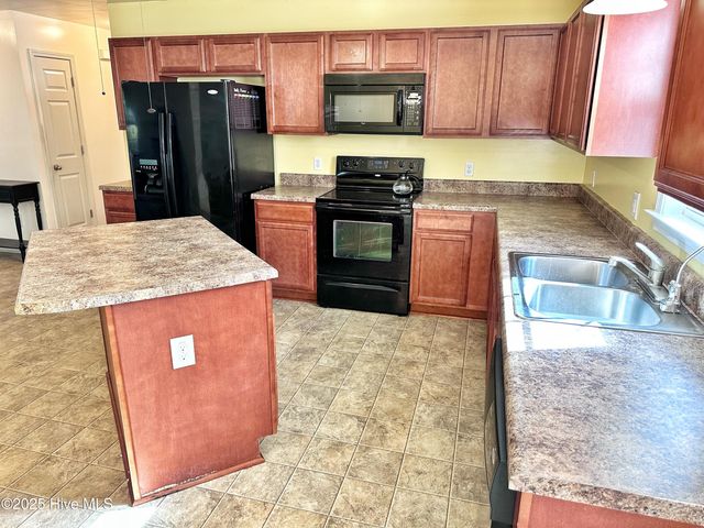 202 Scout Lane, Chinquapin, NC 28521