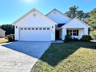 202 Scout Lane, Chinquapin, NC 28521