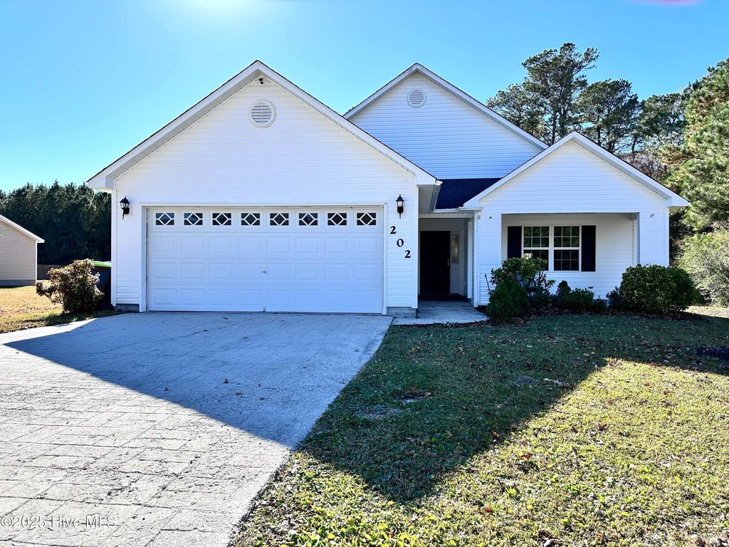 202 Scout Lane, Chinquapin, NC 28521