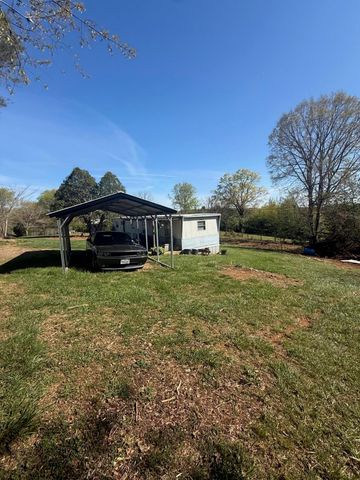 60 Ashgrove LN, Bassett, VA 24055