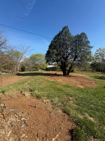 60 Ashgrove LN, Bassett, VA 24055