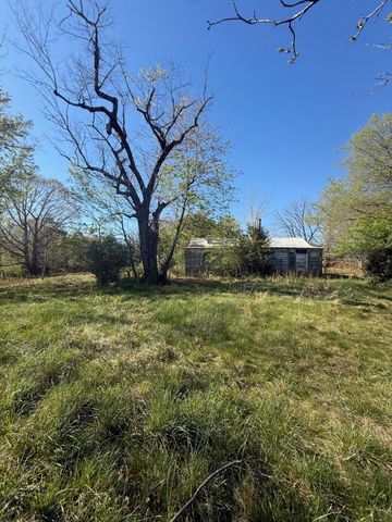 60 Ashgrove LN, Bassett, VA 24055