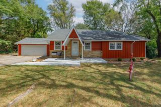 606 N Lakeside Dr, Andover, KS 67002