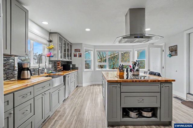 1450 Beaumont Dr NW, Salem, OR 97304