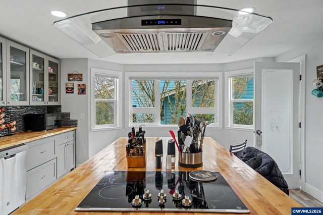 1450 Beaumont Dr NW, Salem, OR 97304