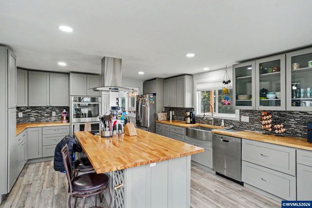 1450 Beaumont Dr NW, Salem, OR 97304